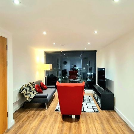 1-Bedroom Aprt In Salford- Freeparking- Sleeps3 Manchester Dış mekan fotoğraf