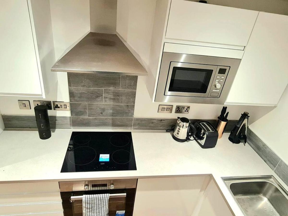 1-Bedroom Aprt In Salford- Freeparking- Sleeps3 Manchester Dış mekan fotoğraf
