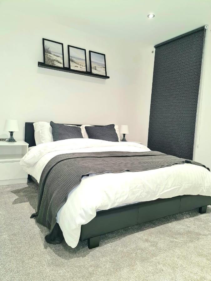 1-Bedroom Aprt In Salford- Freeparking- Sleeps3 Manchester Dış mekan fotoğraf