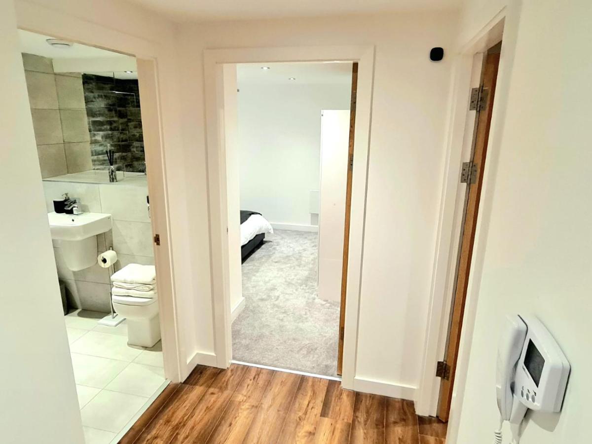 1-Bedroom Aprt In Salford- Freeparking- Sleeps3 Manchester Dış mekan fotoğraf