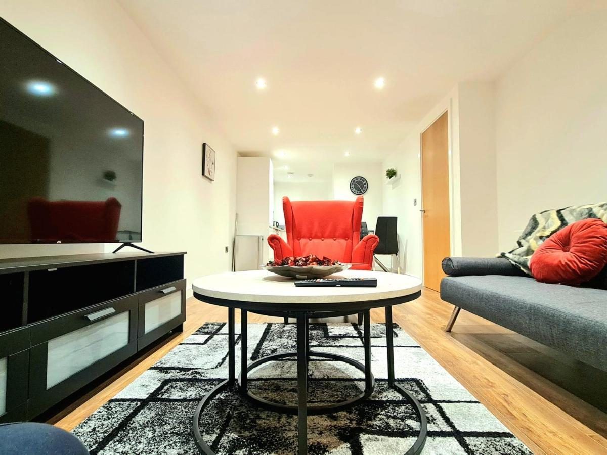 1-Bedroom Aprt In Salford- Freeparking- Sleeps3 Manchester Dış mekan fotoğraf