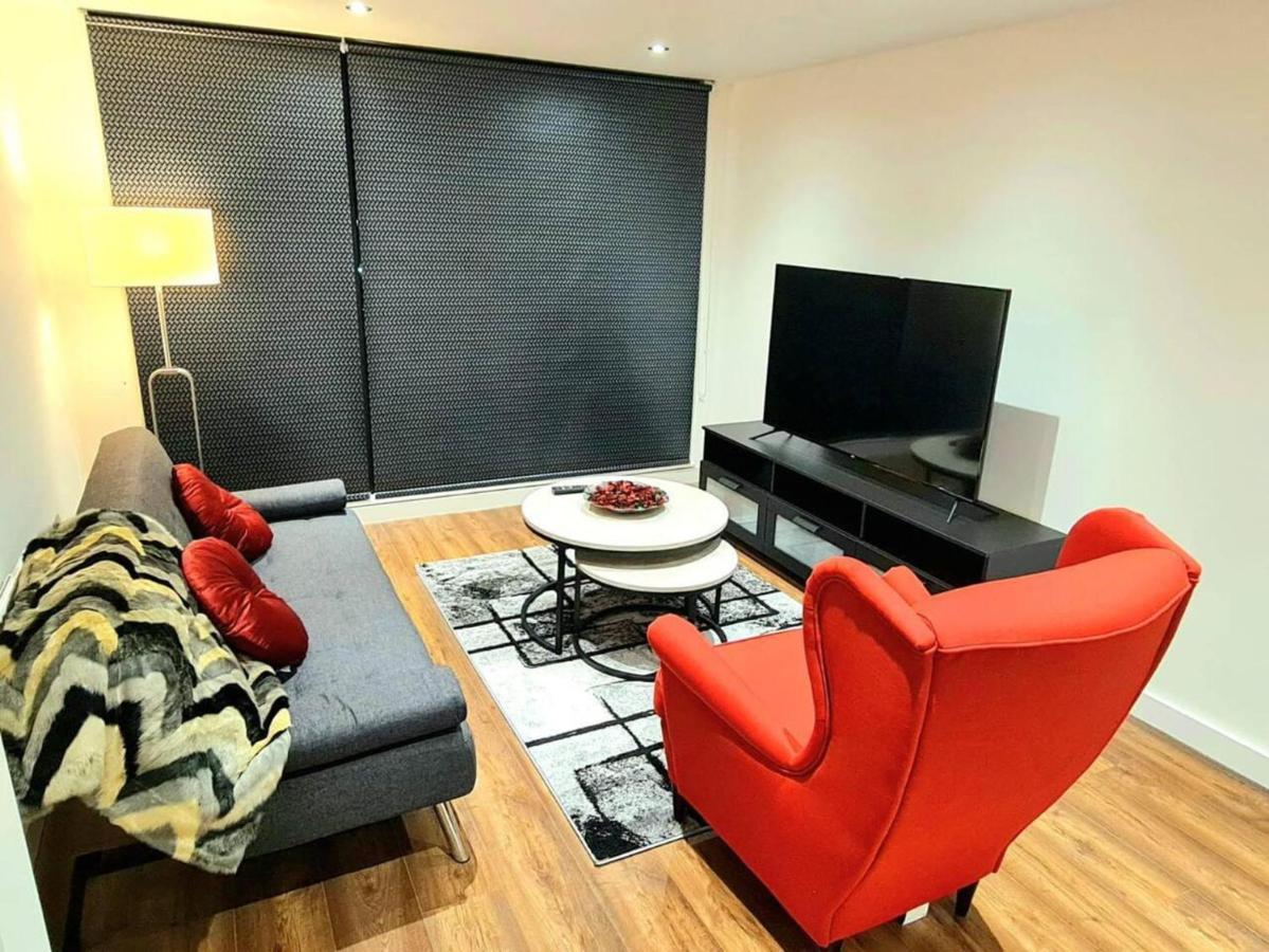 1-Bedroom Aprt In Salford- Freeparking- Sleeps3 Manchester Dış mekan fotoğraf