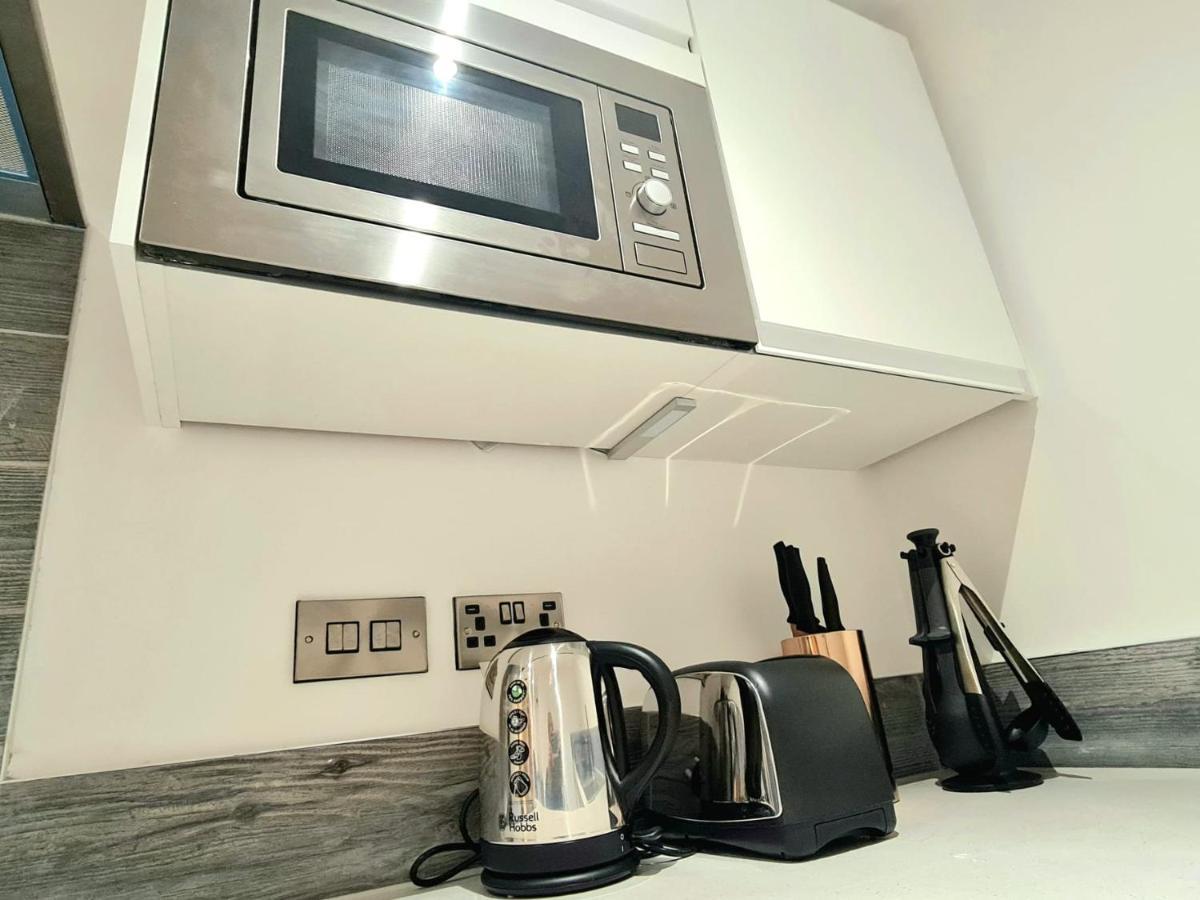 1-Bedroom Aprt In Salford- Freeparking- Sleeps3 Manchester Dış mekan fotoğraf