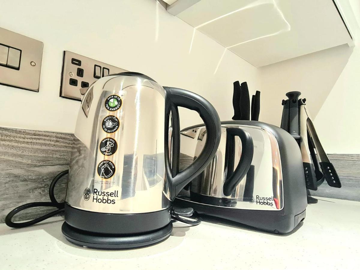 1-Bedroom Aprt In Salford- Freeparking- Sleeps3 Manchester Dış mekan fotoğraf