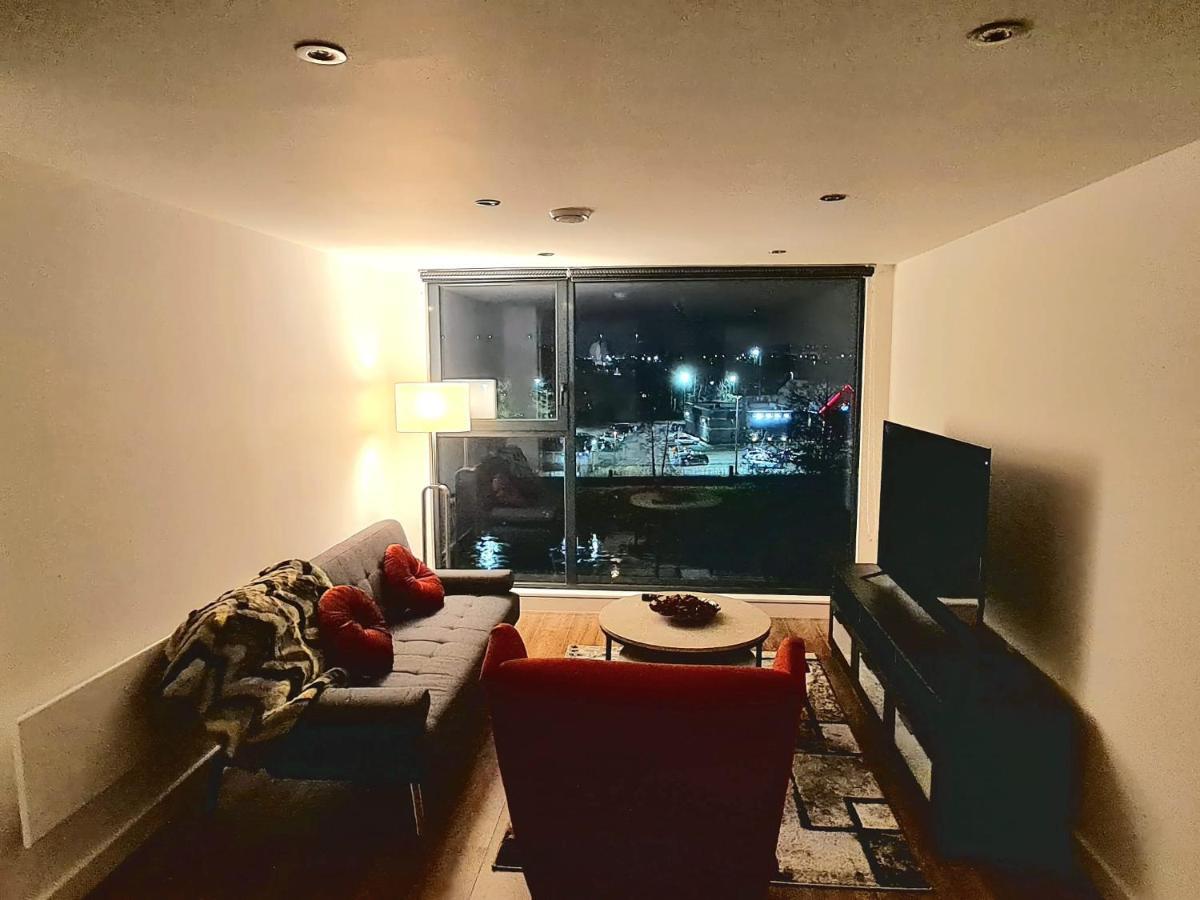 1-Bedroom Aprt In Salford- Freeparking- Sleeps3 Manchester Dış mekan fotoğraf