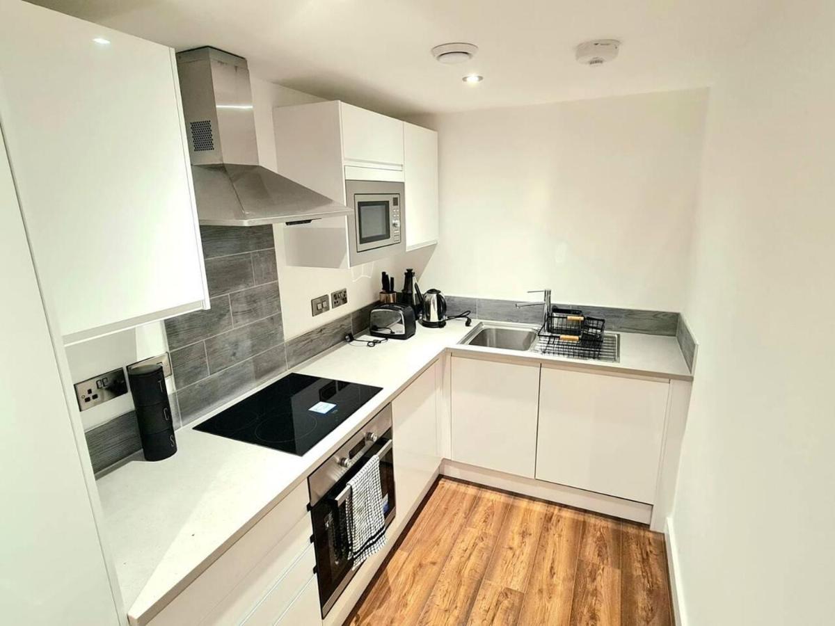 1-Bedroom Aprt In Salford- Freeparking- Sleeps3 Manchester Dış mekan fotoğraf