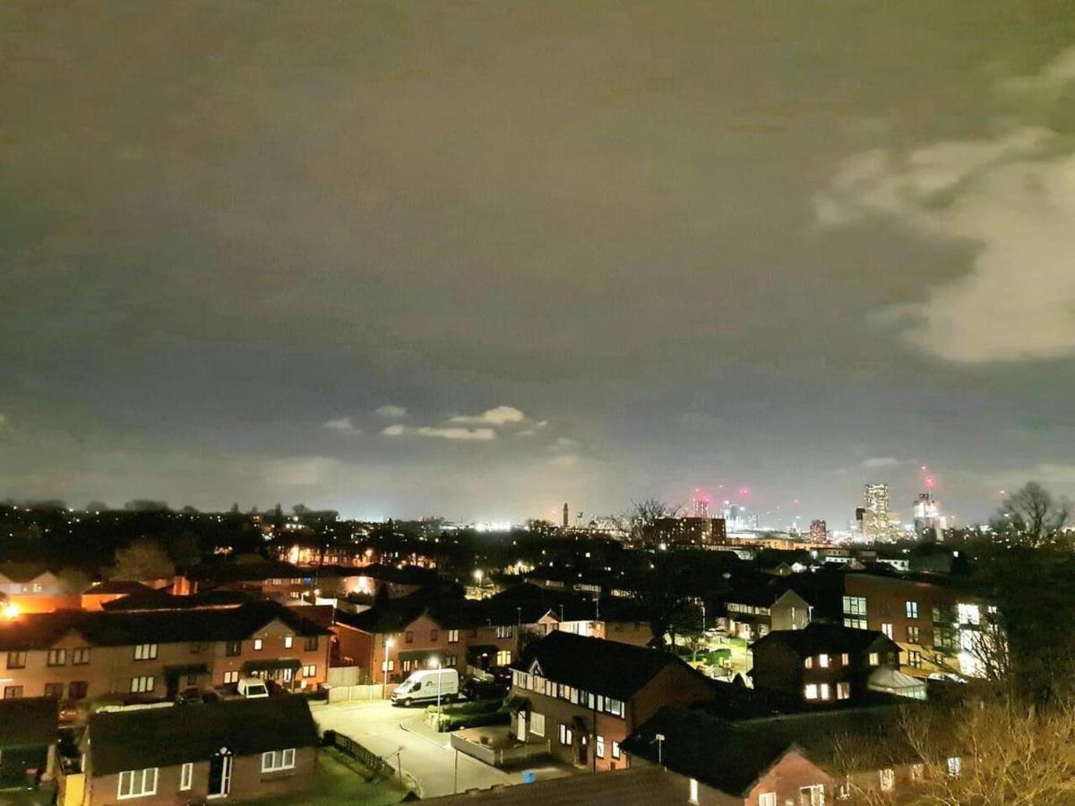1-Bedroom Aprt In Salford- Freeparking- Sleeps3 Manchester Dış mekan fotoğraf